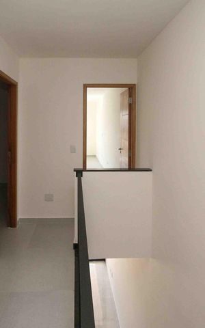 Casa à venda com 104m², 3 quartos e 2 vagas Casa à venda com 104m², 3 quartos e 2 vagasCorredor