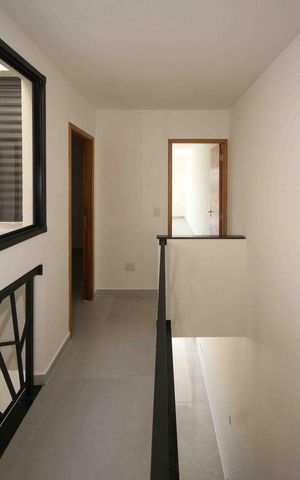 Casa à venda com 104m², 3 quartos e 2 vagas Casa à venda com 104m², 3 quartos e 2 vagasCorredor