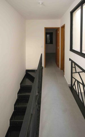 Casa à venda com 104m², 3 quartos e 2 vagas Casa à venda com 104m², 3 quartos e 2 vagasCorredor