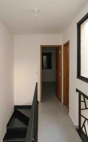 Casa à venda com 104m², 3 quartos e 2 vagas Casa à venda com 104m², 3 quartos e 2 vagasCorredor