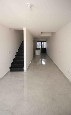 Casa à venda com 104m², 3 quartos e 2 vagas Casa à venda com 104m², 3 quartos e 2 vagasSala