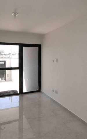 Casa à venda com 104m², 3 quartos e 2 vagas Casa à venda com 104m², 3 quartos e 2 vagasSala