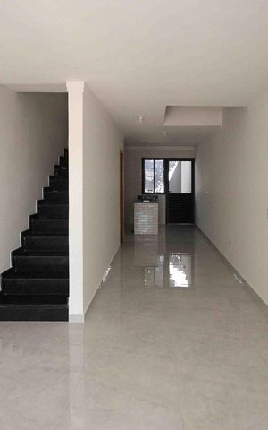 Casa à venda com 104m², 3 quartos e 2 vagas Casa à venda com 104m², 3 quartos e 2 vagasSala
