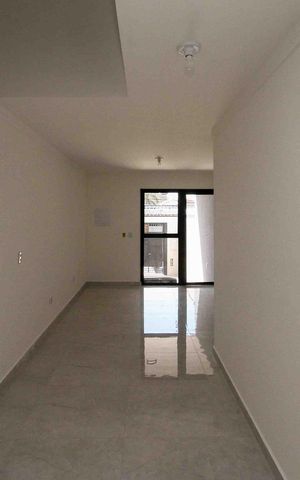 Casa à venda com 104m², 3 quartos e 2 vagas Casa à venda com 104m², 3 quartos e 2 vagasSala