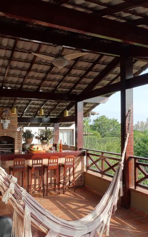 Casa à venda com 310m², 4 quartos e 1 vaga Casa à venda com 310m², 4 quartos e 1 vagaÁrea externa