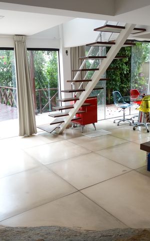 Casa à venda com 310m², 4 quartos e 1 vaga Casa à venda com 310m², 4 quartos e 1 vagaSala