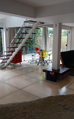 Casa à venda com 310m², 4 quartos e 1 vaga Casa à venda com 310m², 4 quartos e 1 vagaSala
