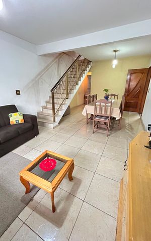 Casa à venda com 120m², 3 quartos e 2 vagasSala