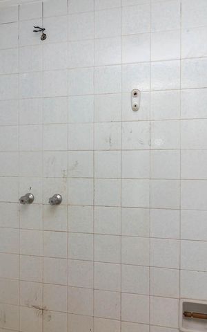 Casa para alugar com 590m², 5 quartos e 8 vagas Casa para alugar com 590m², 5 quartos e 8 vagasBanheiro de Serviço