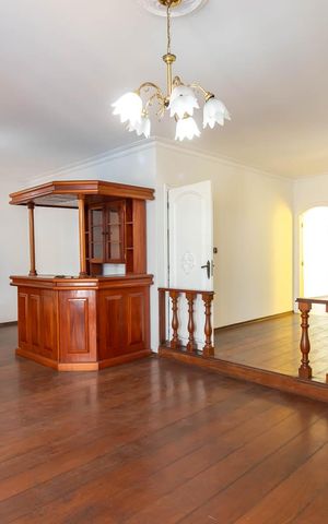 Casa para alugar com 590m², 5 quartos e 8 vagas Casa para alugar com 590m², 5 quartos e 8 vagasSala de Estar