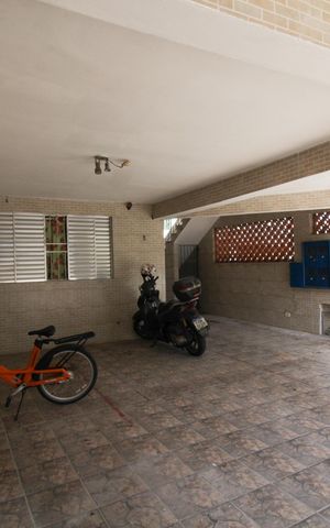 Casa à venda com 205m², 5 quartos e 3 vagas