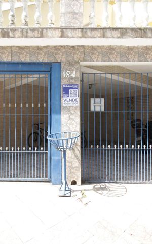 Casa à venda com 205m², 5 quartos e 3 vagas