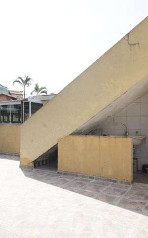 Casa à venda com 205m², 5 quartos e 3 vagas
