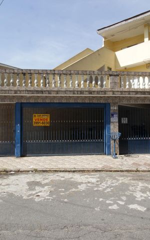 Casa à venda com 205m², 5 quartos e 3 vagas
