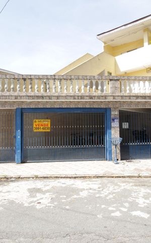 Casa à venda com 205m², 5 quartos e 3 vagas
