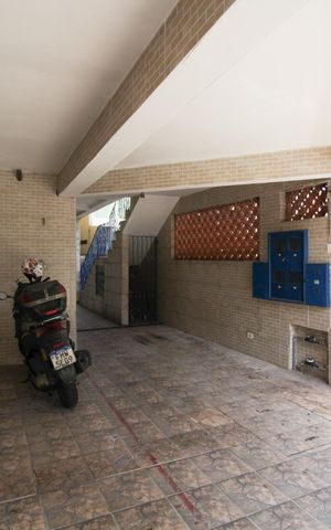 Casa à venda com 205m², 5 quartos e 3 vagas