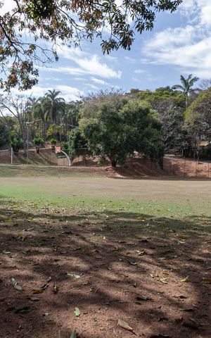 Casa à venda com 346m², 3 quartos e 6 vagas Casa à venda com 346m², 3 quartos e 6 vagasQuadra