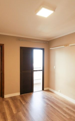 Apartamento à venda com 220m², 3 quartos e 4 vagas Apartamento à venda com 220m², 3 quartos e 4 vagasSuíte 1