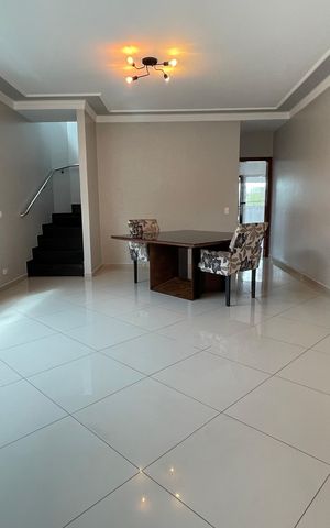 Casa à venda com 240m², 3 quartos e 8 vagas Casa à venda com 240m², 3 quartos e 8 vagasSala