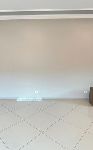 Casa à venda com 240m², 3 quartos e 8 vagas Casa à venda com 240m², 3 quartos e 8 vagasSala