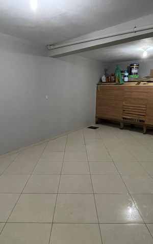 Casa à venda com 240m², 3 quartos e 8 vagas Casa à venda com 240m², 3 quartos e 8 vagasQuarto de Serviço