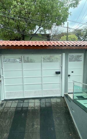 Casa à venda com 240m², 3 quartos e 8 vagas Casa à venda com 240m², 3 quartos e 8 vagasSala