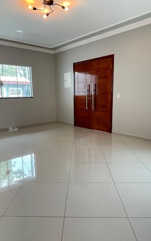 Casa à venda com 240m², 3 quartos e 8 vagas Casa à venda com 240m², 3 quartos e 8 vagasSala