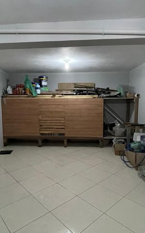 Casa à venda com 240m², 3 quartos e 8 vagas Casa à venda com 240m², 3 quartos e 8 vagasQuarto de Serviço