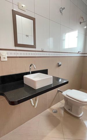 Casa à venda com 240m², 3 quartos e 8 vagas Casa à venda com 240m², 3 quartos e 8 vagasBanheiro 2