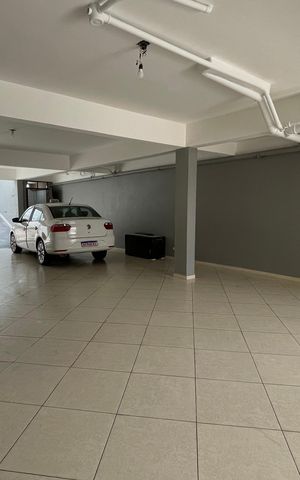 Casa à venda com 240m², 3 quartos e 8 vagas Casa à venda com 240m², 3 quartos e 8 vagasGaragem