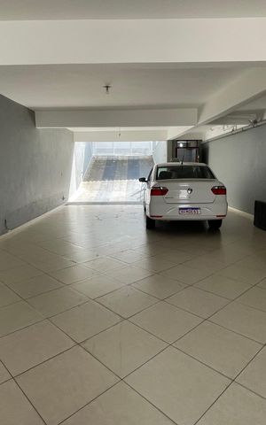 Casa à venda com 240m², 3 quartos e 8 vagas Casa à venda com 240m², 3 quartos e 8 vagasGaragem