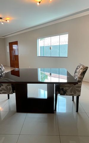 Casa à venda com 240m², 3 quartos e 8 vagas Casa à venda com 240m², 3 quartos e 8 vagasSala
