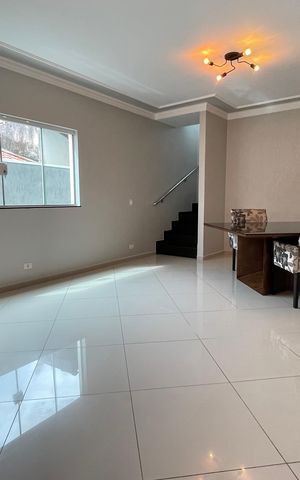 Casa à venda com 240m², 3 quartos e 8 vagas Casa à venda com 240m², 3 quartos e 8 vagasSala