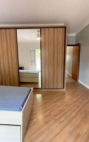 Casa à venda com 240m², 3 quartos e 8 vagas Casa à venda com 240m², 3 quartos e 8 vagasQuarto 3