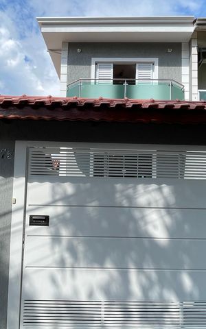 Casa à venda com 240m², 3 quartos e 8 vagas Casa à venda com 240m², 3 quartos e 8 vagasFachada