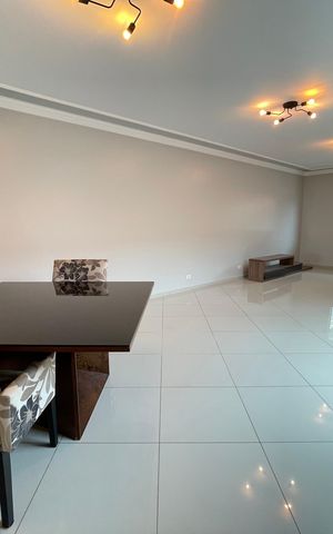 Casa à venda com 240m², 3 quartos e 8 vagas Casa à venda com 240m², 3 quartos e 8 vagasSala