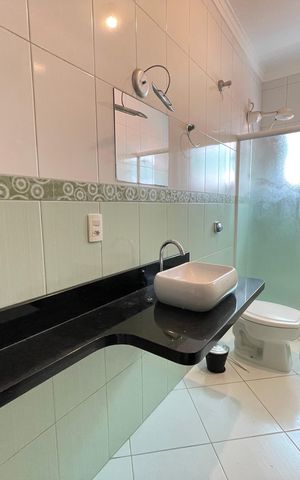 Casa à venda com 240m², 3 quartos e 8 vagas Casa à venda com 240m², 3 quartos e 8 vagasBanheiro 3