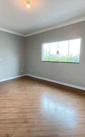 Casa à venda com 240m², 3 quartos e 8 vagas Casa à venda com 240m², 3 quartos e 8 vagasQuarto 1