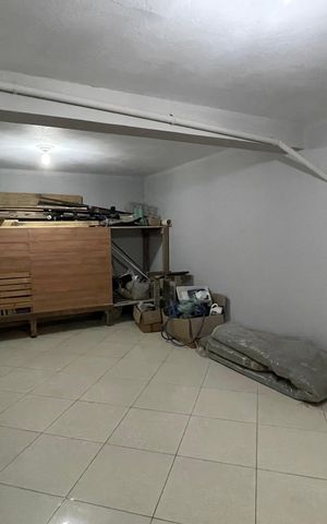 Casa à venda com 240m², 3 quartos e 8 vagas Casa à venda com 240m², 3 quartos e 8 vagasQuarto de Serviço