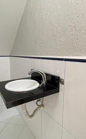 Casa à venda com 240m², 3 quartos e 8 vagas Casa à venda com 240m², 3 quartos e 8 vagasBanheiro 4