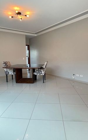 Casa à venda com 240m², 3 quartos e 8 vagas Casa à venda com 240m², 3 quartos e 8 vagasSala