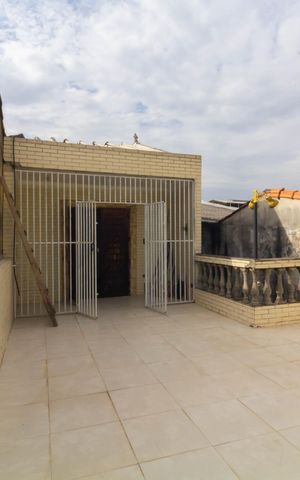 Casa à venda com 180m², 3 quartos e 1 vaga Casa à venda com 180m², 3 quartos e 1 vagaVaranda