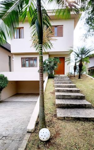 Casa de condomínio para alugar com 375m², 4 quartos e 2 vagas Casa de condomínio para alugar com 375m², 4 quartos e 2 vagasFachada