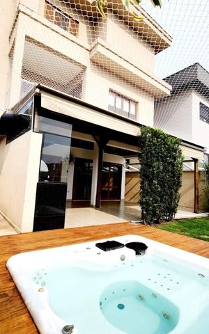 Casa de condomínio para alugar com 375m², 4 quartos e 2 vagas Casa de condomínio para alugar com 375m², 4 quartos e 2 vagasÁrea externa