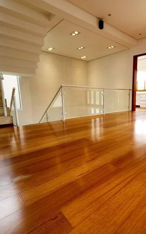 Casa de condomínio para alugar com 375m², 4 quartos e 2 vagas Casa de condomínio para alugar com 375m², 4 quartos e 2 vagasSala