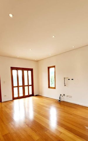 Casa de condomínio para alugar com 375m², 4 quartos e 2 vagas Casa de condomínio para alugar com 375m², 4 quartos e 2 vagasQuarto