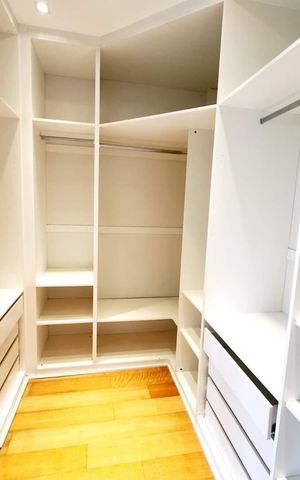 Casa de condomínio para alugar com 375m², 4 quartos e 2 vagas Casa de condomínio para alugar com 375m², 4 quartos e 2 vagasCloset
