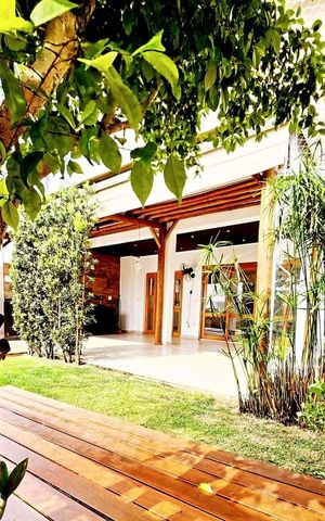 Casa de condomínio para alugar com 375m², 4 quartos e 2 vagas Casa de condomínio para alugar com 375m², 4 quartos e 2 vagasFachada