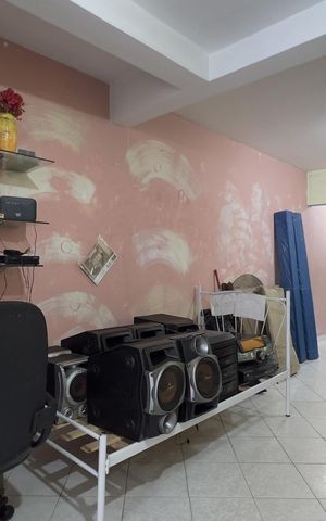 Casa à venda com 216m², 4 quartos e 2 vagas Casa à venda com 216m², 4 quartos e 2 vagasSalão