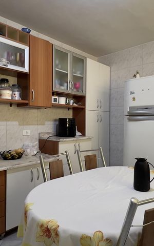 Casa à venda com 216m², 4 quartos e 2 vagas Casa à venda com 216m², 4 quartos e 2 vagasCozinha e Área de Serviço